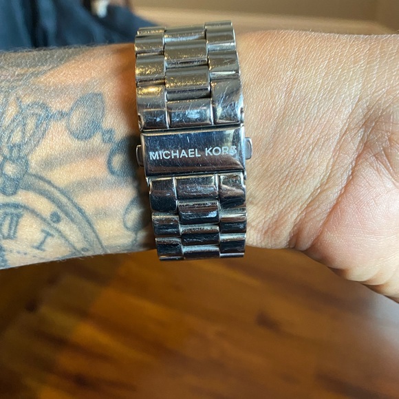 Michael Kors Watch - Picture 3 of 6